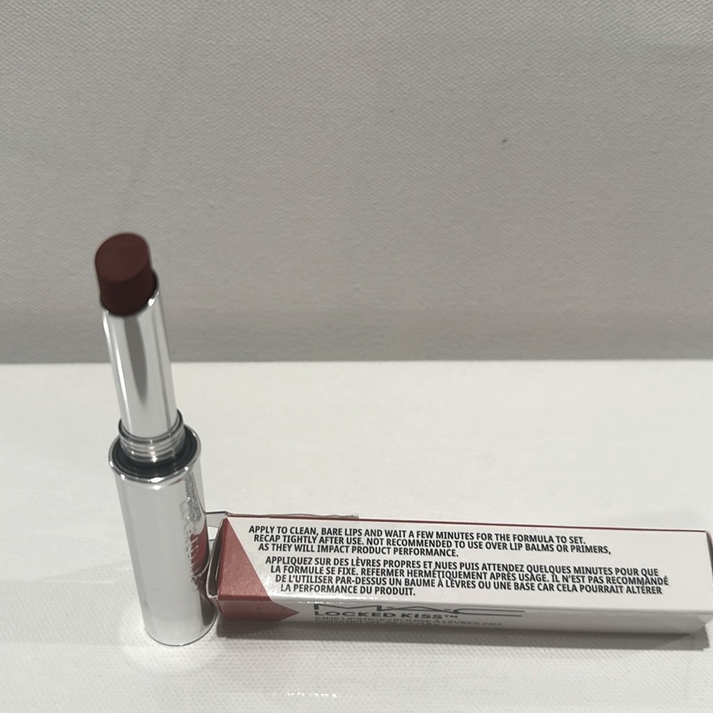 MAC LOCKED KISS VICIOUS DARK RED (95) 24 HR LIPSTICK. FULL SIZE